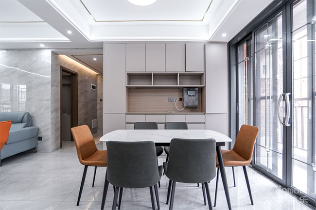 132㎡簡約四居，客餐廳對稱式設計，動線自由寬闊，真的很舒適